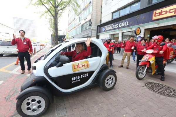 The chicken industry's first electric vehicle 'Twizy'