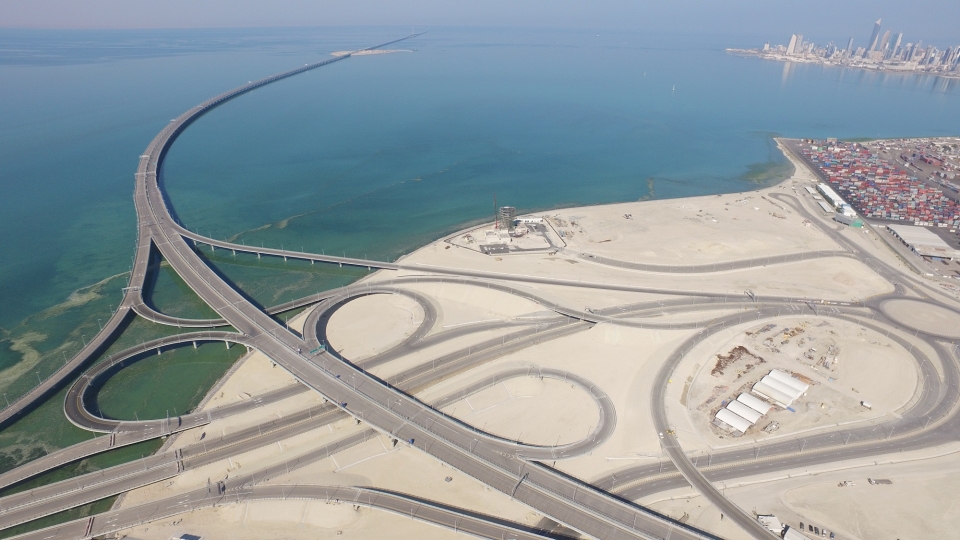 현대건설이 쿠웨이트만 인공섬에서 걸프만 바닷길 36.1km를 가로지르는 초대형 교량을 준공했다/ 현대건설 제공