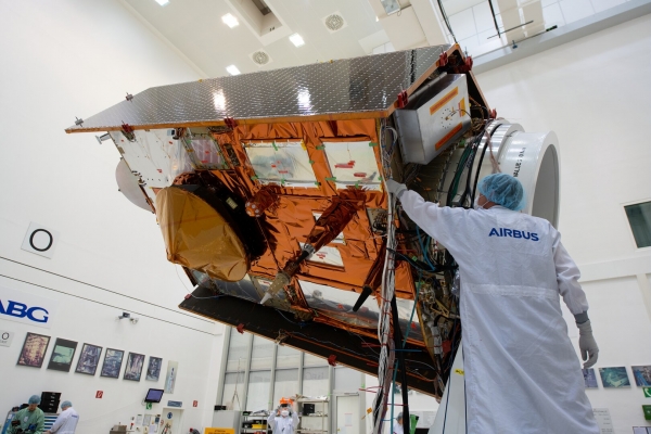 Copernicus Sentinel-6 was on full display at the IABG space test centre near Munich, giving media and partners in the mission a unique opportunity to see this remarkable new satellite up close(Copyright: ESA)