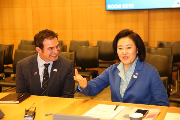 Park Young-sun (right), Minister of SMEs and Startups Korea talks with Angel Gurria, OECD Secretary-General at the OECD headquarters in Paris, France.
