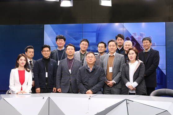 Song Gu-young, CEO of LG HelloVision (fourth from left in front row), visits Youngseo Broadcasting in Wonju, Gangwon Province, to encourage employees. /Courtesy of LG HelloVision