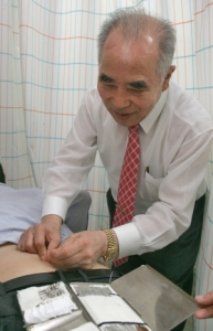 A Noted Traditional Korean Medical Doctor, Byun Chung-hwan is Writing New Donguibogam