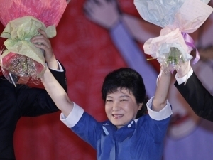 Victorious Geun-hye Park Sent Off Four Challengers at Saenuri Party's Presidential Candidate Contest