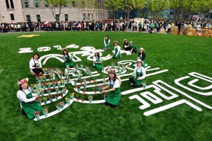 스타벅스, 서울광장에서 환경 캠페인 개최