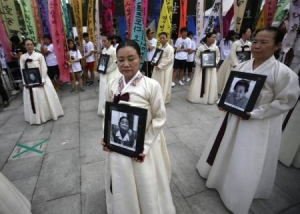 South Korea, Japan send conflicting signals on 'comfort women' feud