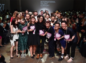 Samsung Electronics Give Fashion Award to Young Galaxy S6 Accessory Designers