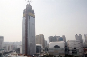 Construction union calls for reconstruction of Lotte Tower