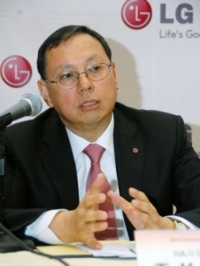 LG Home Appliance Chief Disses Samsung’s New Washer This Time