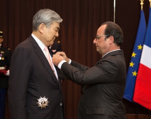 Hanjin Group Chief Wins France's Highest Decoration