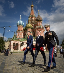 ESA Astronauts Take to Red Square in Moscow to Perform Ceremonies