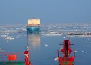 컨테이너선 ‘벤타 머스크호’, 첫 북극해 항로 통과