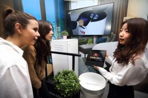KT, MWC 2019에서 5G ‘AI 호텔 로봇’ 공개