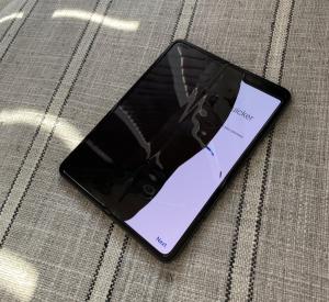 Major U.S. media outlets reported, 'Samsung Galaxy Fold phones are breaking.'