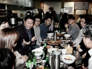 최태원 SK회장, 회사주변 식당서 직원들과 ‘번개 행복토크’ 개최