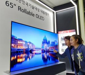 LG Display Proves its 65-inch Rollable OLED Technology