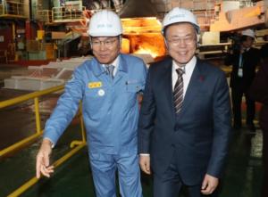 President Moon Jae-in visits POSCO’s lighthouse factory